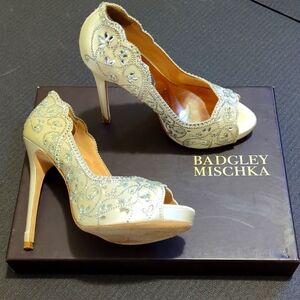 Badgley Mischka Valentina Bridal Shoes in Ivory, Size 7